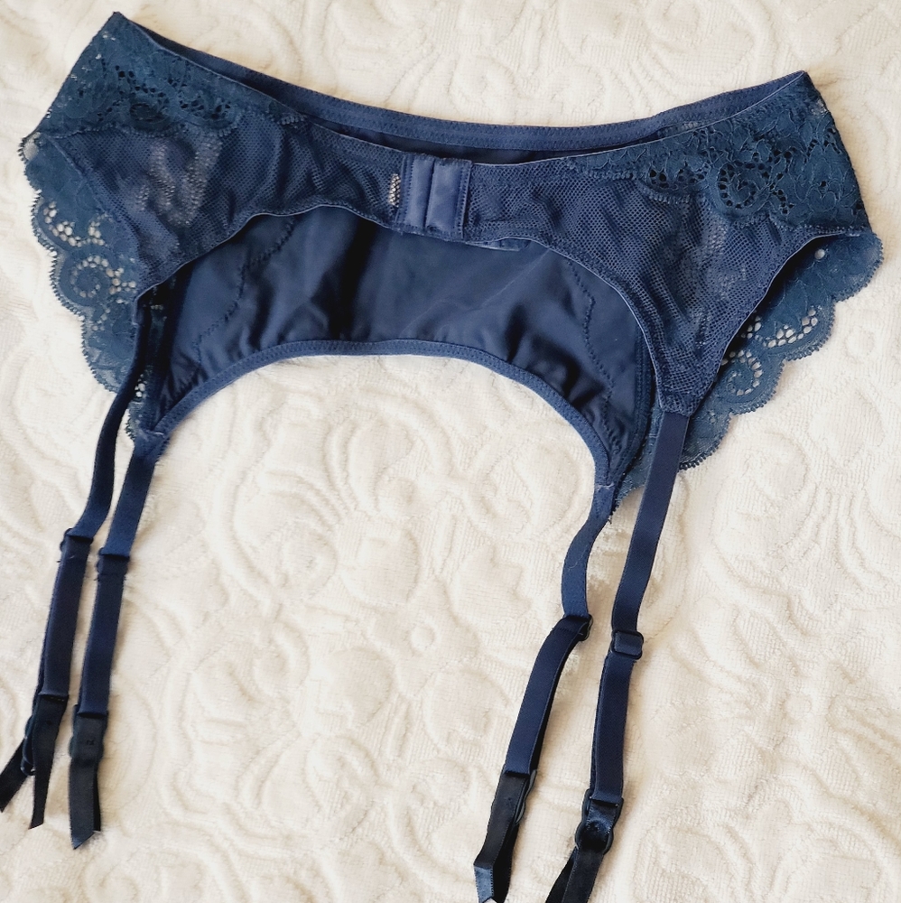 Garter - Picture 3 of 4